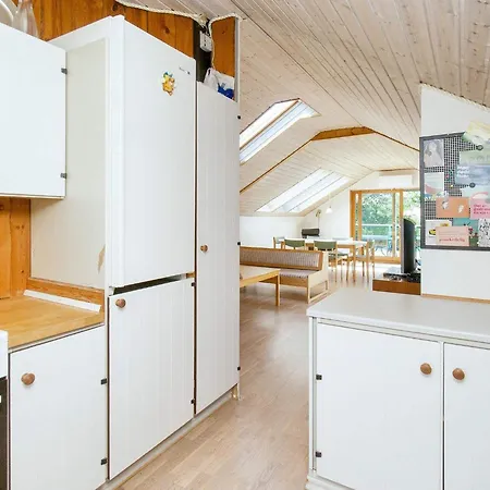 6 Person In Skibby-by Traum Skibby